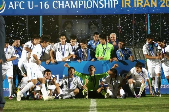 9人作戰(zhàn)2-0勝沙特，烏茲別克U17亞洲杯奪冠，三年三線突破青訓(xùn)成果