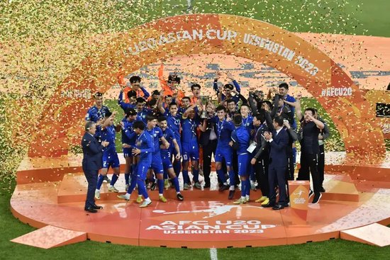 9人作戰(zhàn)2-0勝沙特，烏茲別克U17亞洲杯奪冠，三年三線突破青訓(xùn)成果