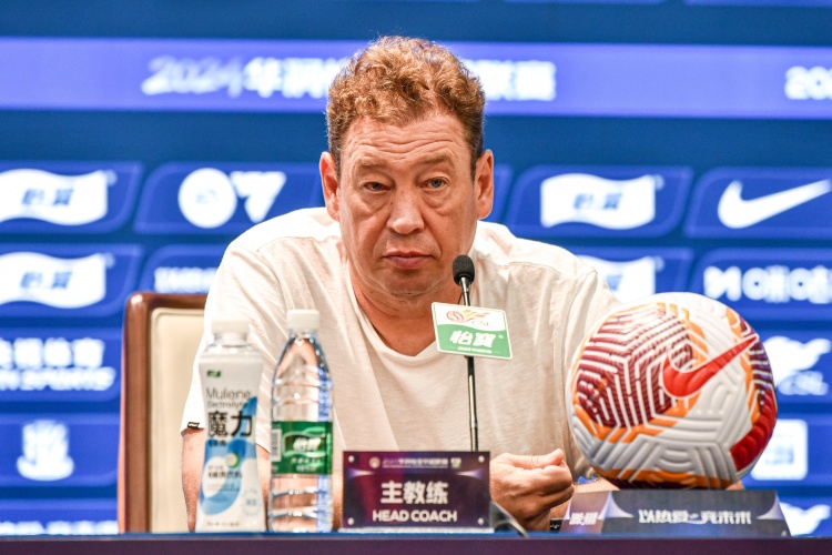 斯盧茨基：殘陣申花人員緊缺，百場里程碑拒評分
